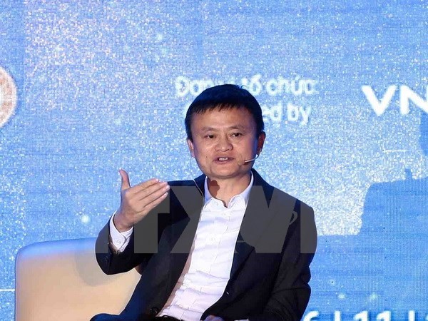 Billionaire Jack Ma talks with Vietnamese students hinh anh 1