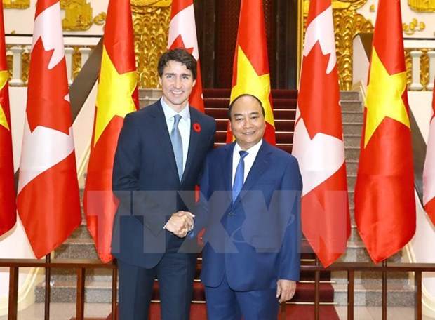 PMs Nguyen Xuan Phuc, Justin Trudeau hold talks hinh anh 1