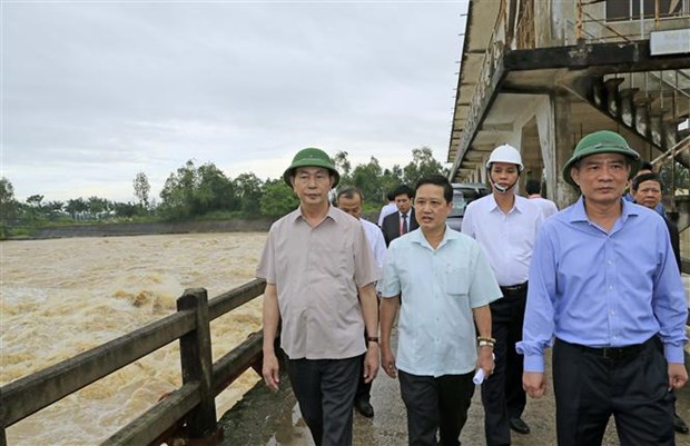 President Tran Dai Quang visits storm-hit families hinh anh 1