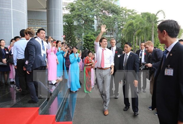 Canadian PM Justin Trudeau leaves HCM City for Da Nang city hinh anh 1