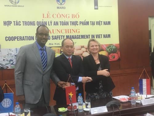 Vietnam teams up with Netherlands, WB in food safety hinh anh 1