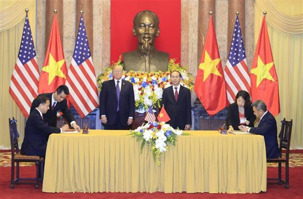 Vietnam, US sign cooperation agreements hinh anh 1