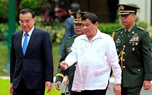 Philippines, China ink cooperation deals hinh anh 1