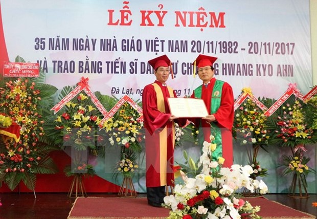 Seoul Governor receives Vietnam’s honorary doctorate hinh anh 1