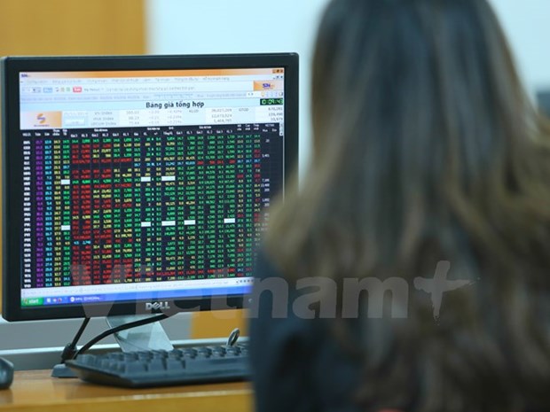 VN-Index hits near decade-high hinh anh 1