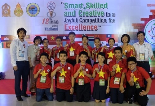 Vietnamese students win prizes at int’l maths and science contest hinh anh 1