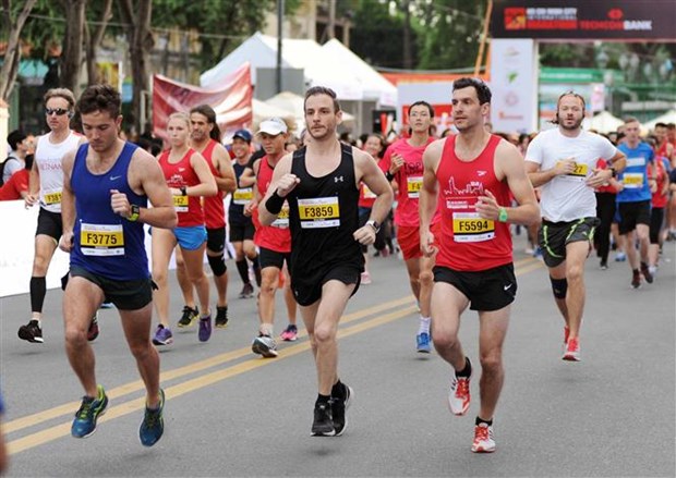 Over 5,000 runners join HCM City International Marathon hinh anh 1