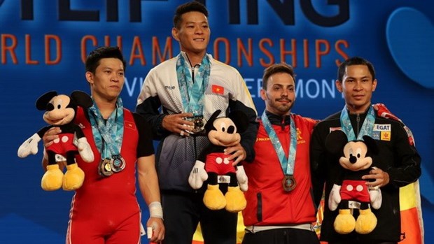 Thach Kim Tuan lifts three gold medals at world championship hinh anh 1