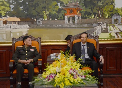 Lao veterans welcomed in Hanoi hinh anh 1