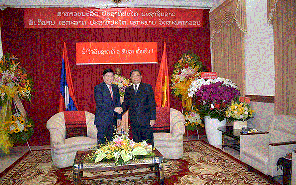 HCM City leader congratulates Laos on National Day hinh anh 1
