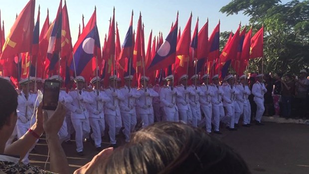 Lao leaders meet diplomatic corps ahead of National Day hinh anh 1