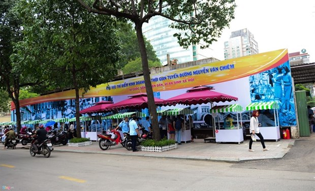 HCM City creates space for street vendors hinh anh 1