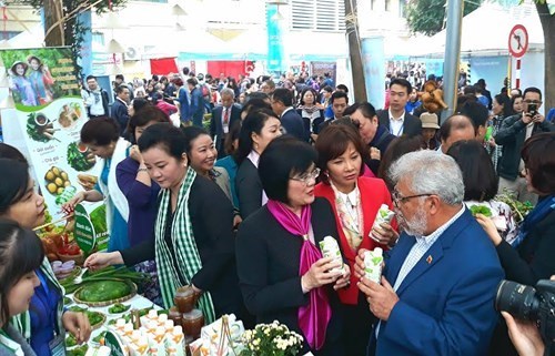Thousands come to int’l cuisine festival in Hanoi hinh anh 1