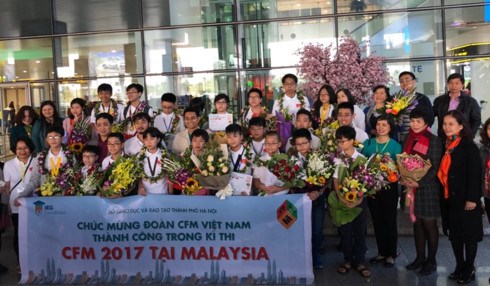 Hanoi students bag medals at international competitions hinh anh 1