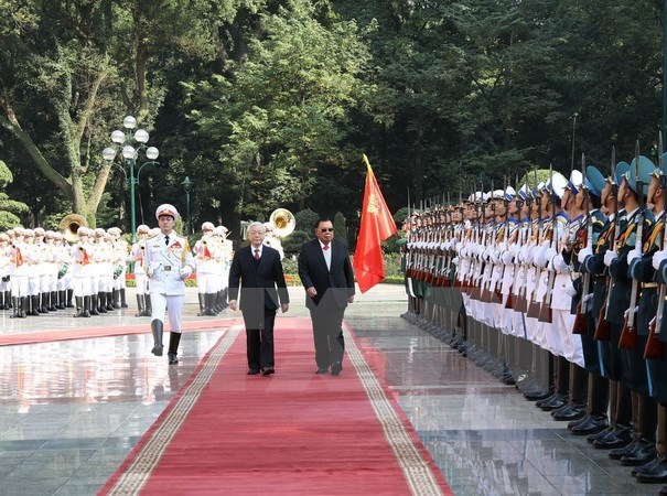 Grand welcome ceremony for Lao leader in Hanoi hinh anh 1