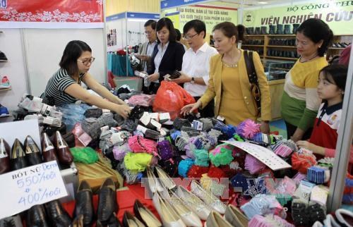 Vietnam international fashion fair to open in Hanoi hinh anh 1