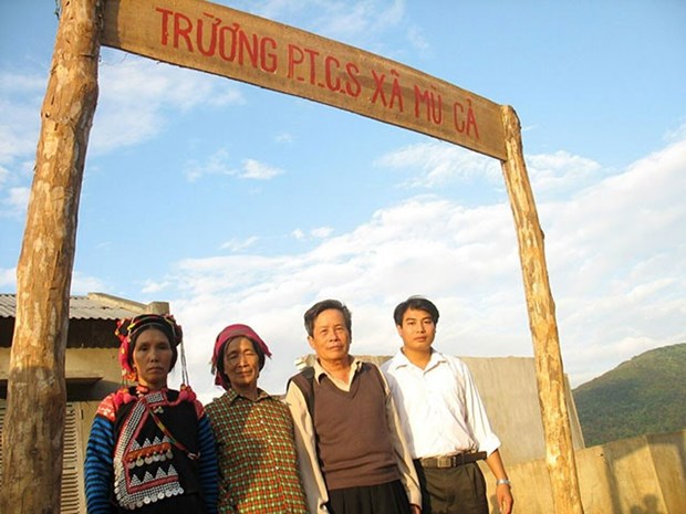 A teacher who ended illiteracy in a commune hinh anh 1