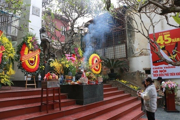 Monument honours victims of American bombing hinh anh 1