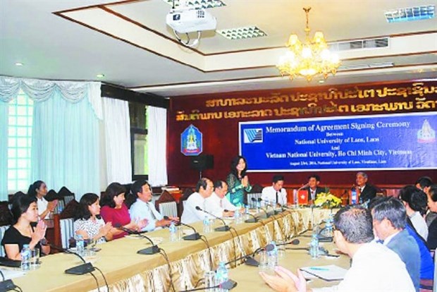 Vietnam-Laos symposium discusses protection of traditional cultural values hinh anh 1