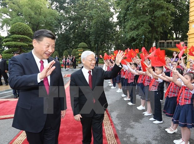 Leaders congratulate on Vietnam-China diplomatic ties hinh anh 1