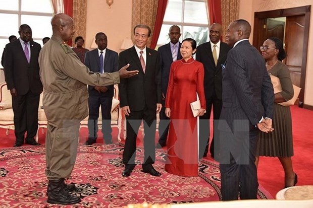 Vietnamese Ambassador to Uganda presents credentials hinh anh 1