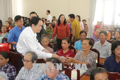 Tet gifts for national revolutionary contributors hinh anh 1