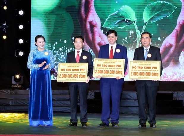 Charity programme raises over 100 billion VND for poor people hinh anh 1
