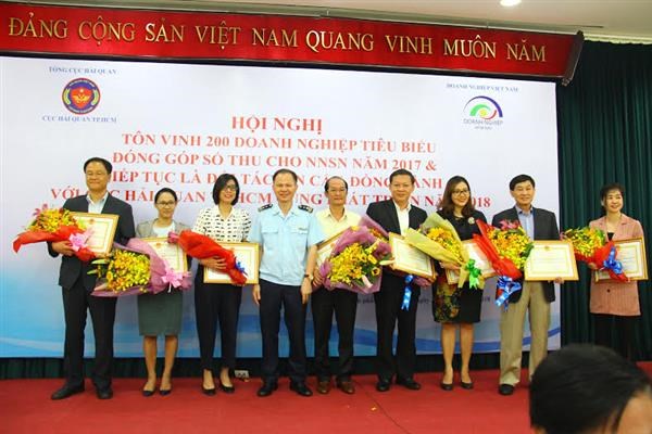 HCM City: 200 enterprises honoured for contributions to customs sector hinh anh 1