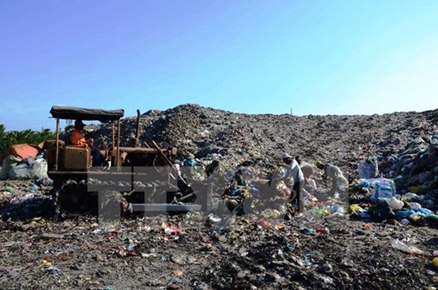 Waste treatment in cities improves hinh anh 1