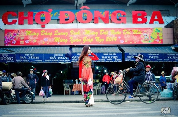 Dong Ba Market attracts visitors to Hue hinh anh 1