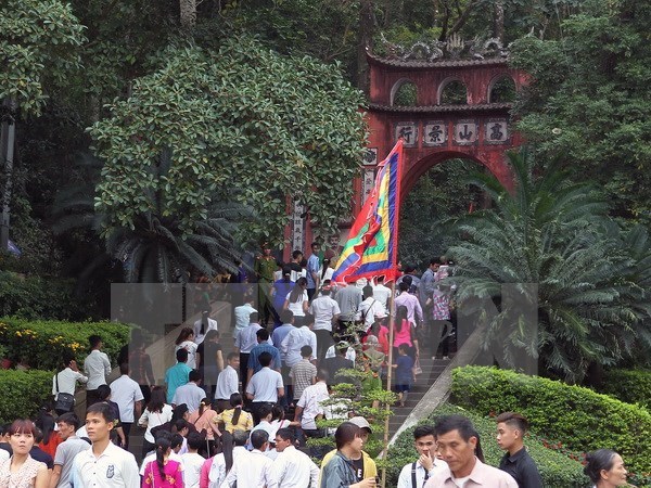 About 1 million tourists visit Hung Temple relic site during Tet hinh anh 1