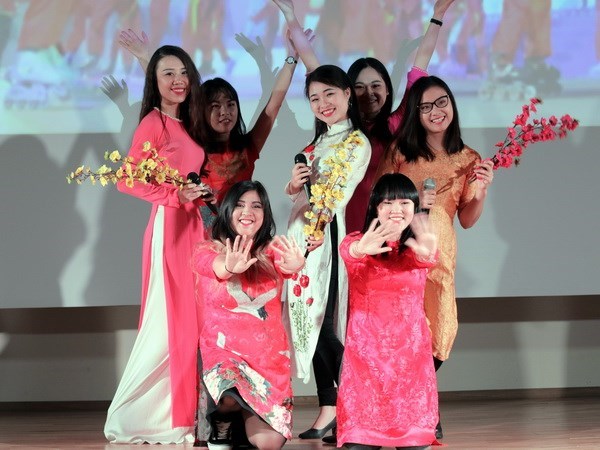 Vietnamese students in Moscow celebrate Tet hinh anh 1