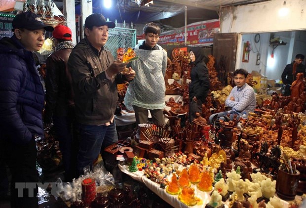 Once-a-year market offers luck for sale hinh anh 1