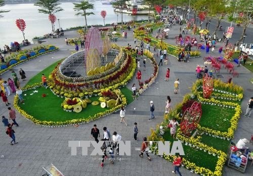 Da Nang City hosts slew of festive events hinh anh 1