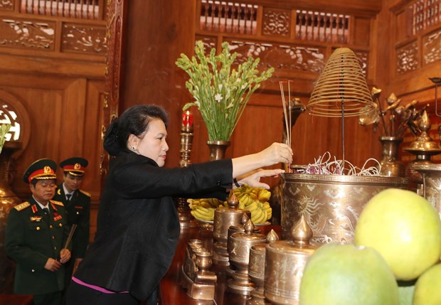 NA Chairwoman offers incense to late President Ho Chi Minh hinh anh 1