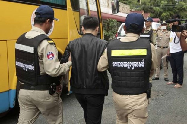 Cambodia arrests 100 Chinese suspects over telecoms fraud hinh anh 1
