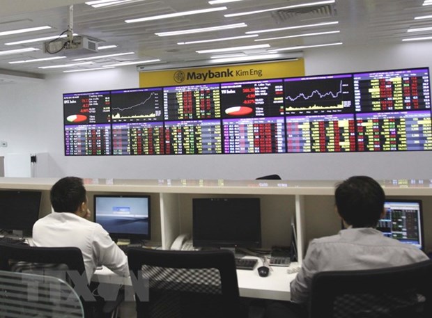 Vietnamese shares rise slightly on both bourses hinh anh 1