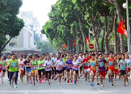 Nearly 8,000 people ready to run for peace hinh anh 1
