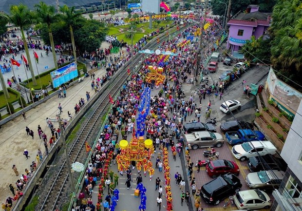 Quang Ninh: Cua Ong Temple Festival kicks off hinh anh 1