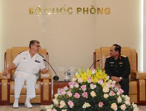 Vietnam, France forge defence ties hinh anh 1