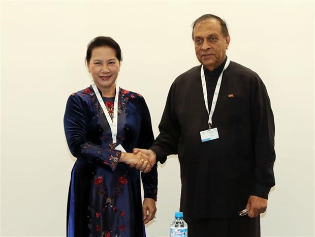 NA Chairwoman meets Sri Lankan Parliament Speaker on IPU-138 sidelines hinh anh 1