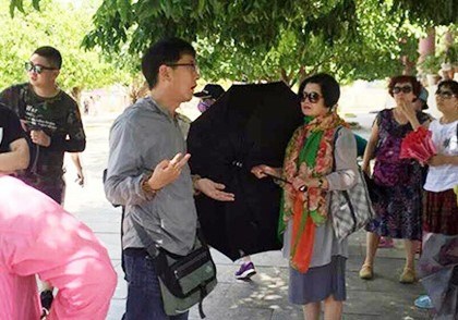 Da Nang tackles foreign tour guides hinh anh 1
