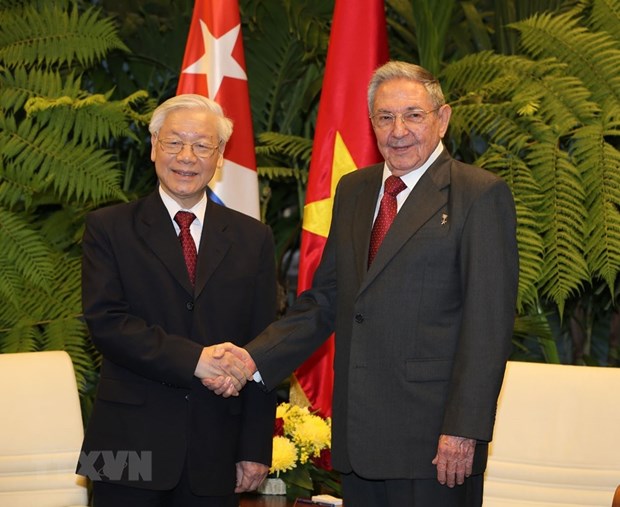 Party chief Nguyen Phu Trong has talks with Cuban leader Raul Castro hinh anh 1