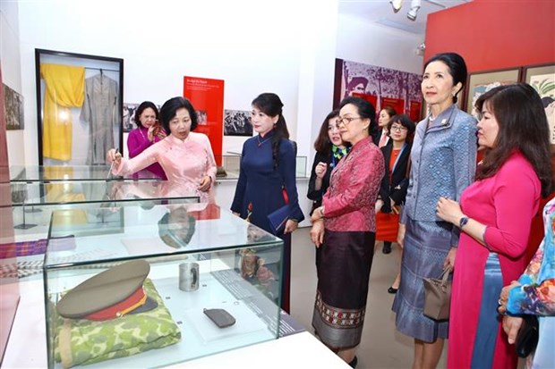 Spouses of GMS leaders learn about life of Vietnamese women in history hinh anh 4