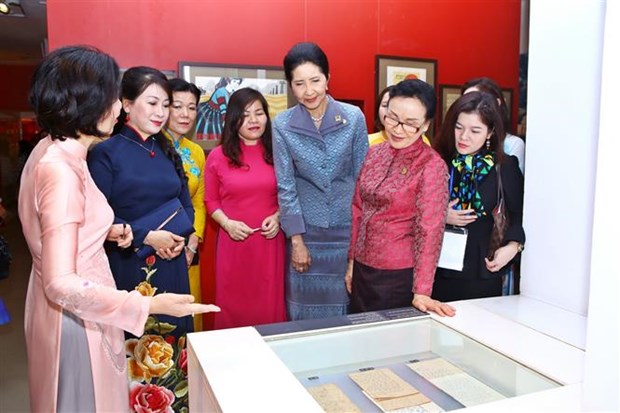 Spouses of GMS leaders learn about life of Vietnamese women in history hinh anh 3