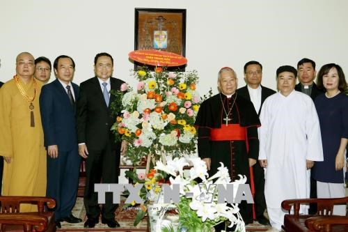 VFF leader congratulates Catholics, Protestants on Easter hinh anh 1