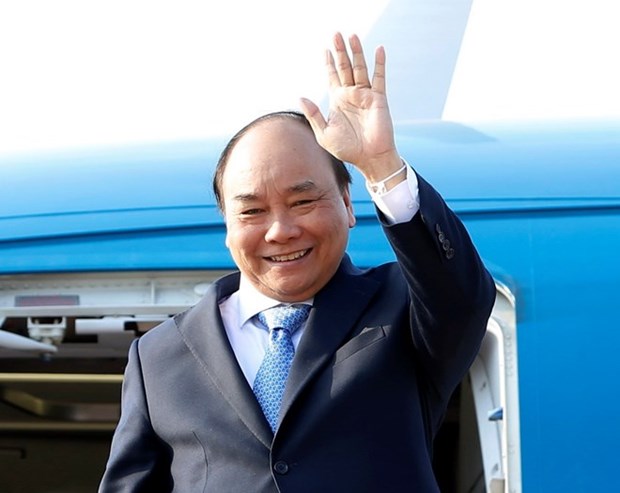 PM Nguyen Xuan Phuc leaves for third MRC Summit in Cambodia hinh anh 1