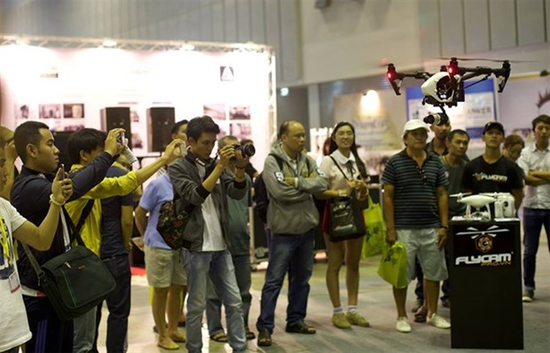 Hanoi exhibition showcases latest broadcasting technology hinh anh 1