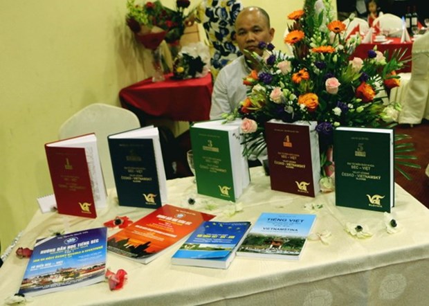 Fifth volume of Czech-Vietnamese encyclopedia released hinh anh 1