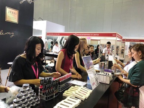 Int’l beauty industry exhibition opens in HCM City hinh anh 1